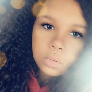 Meet your Posher, Cristal